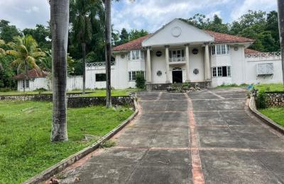 9 OAKRIDGE ROAD, Kingston 8, St. Andrew Parish