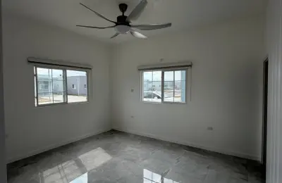 106 PORTRIDGE ESTATE. PORTMOR unit: Block E, Greater Portmore, St. Catherine Parish