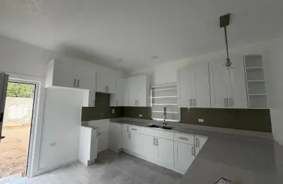 106 PORTRIDGE ESTATE. PORTMOR unit: Block E, Greater Portmore, St. Catherine Parish